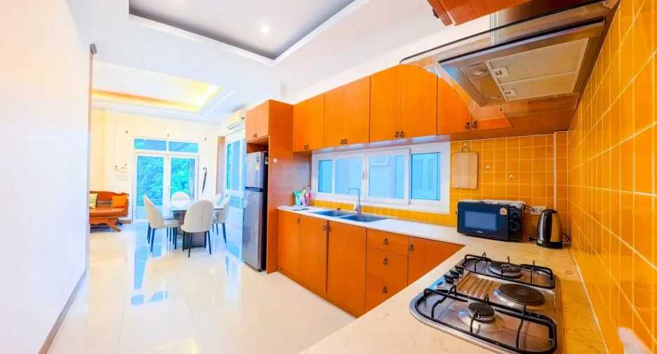 For rent and for sale 6 bedrooms house in Bang Lamung, Chonburi