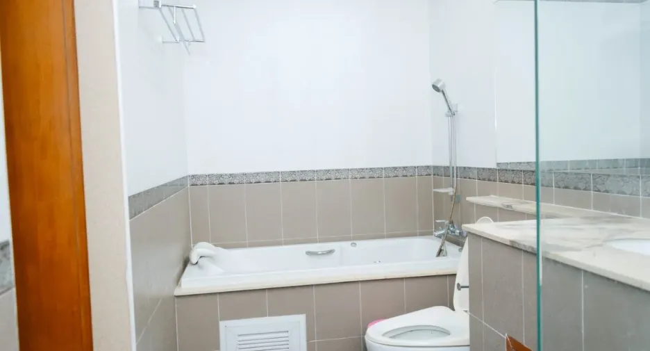 For rent and for sale 6 bedrooms house in Bang Lamung, Chonburi