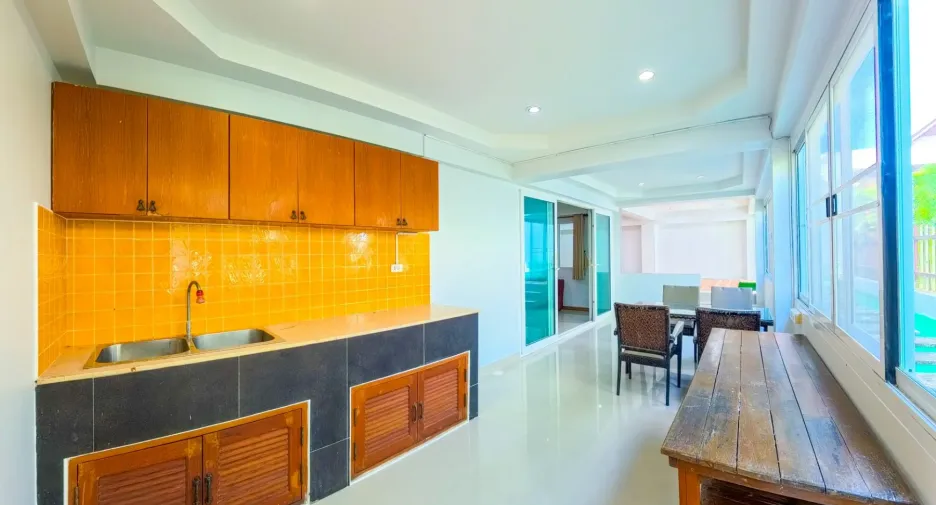 For rent and for sale 6 bedrooms house in Bang Lamung, Chonburi