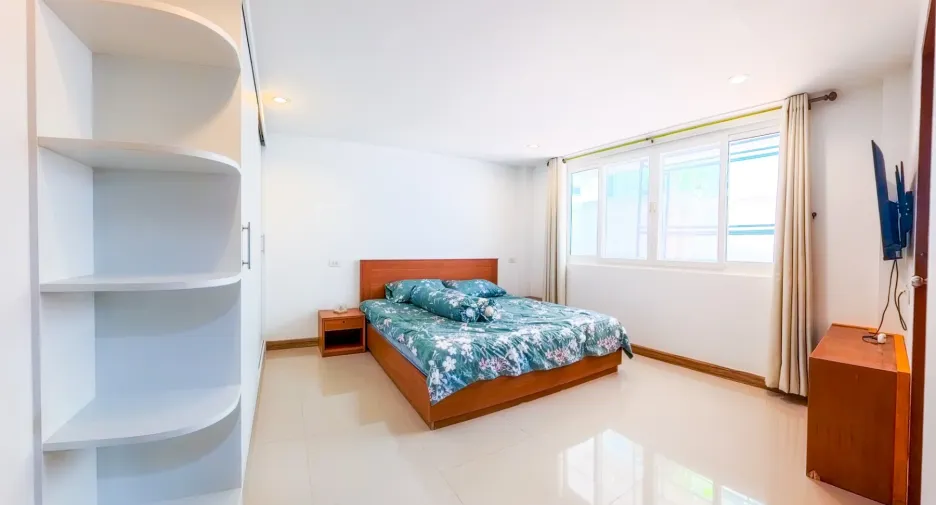 For rent and for sale 6 bedrooms house in Bang Lamung, Chonburi