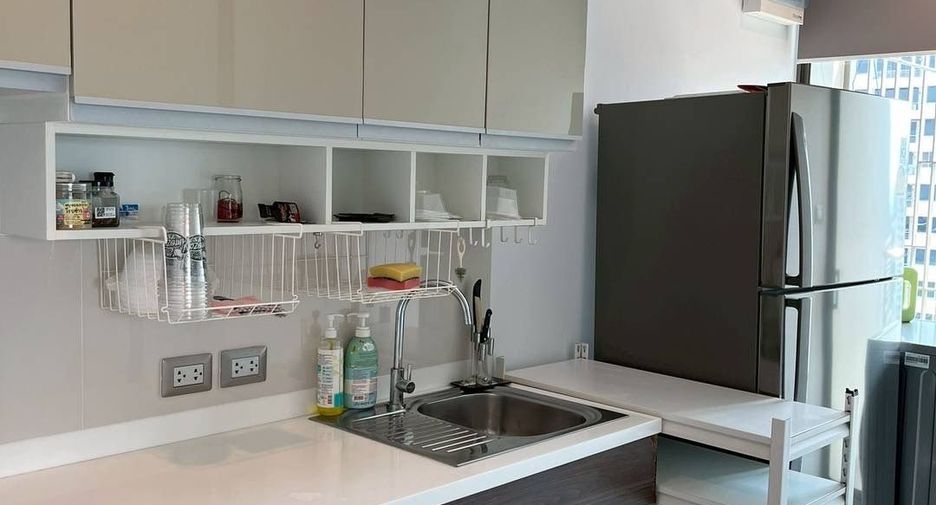 For rent 2 bedrooms condo in Watthana, Bangkok