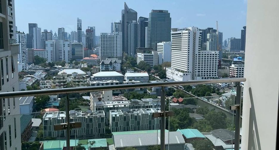 For rent 2 bedrooms condo in Watthana, Bangkok