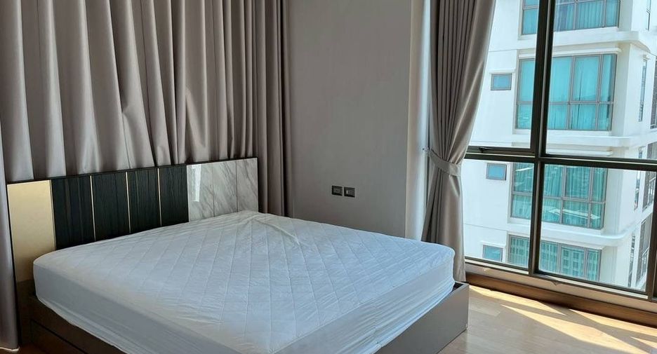 For rent 2 bedrooms condo in Watthana, Bangkok