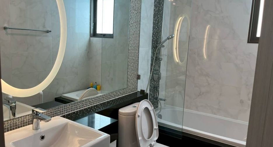 For rent 2 bedrooms condo in Watthana, Bangkok