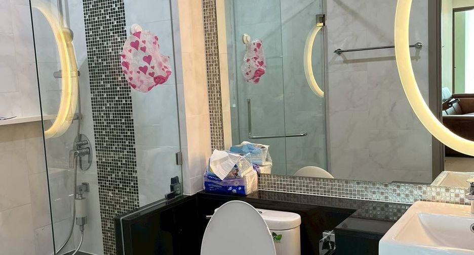 For rent 2 bedrooms condo in Watthana, Bangkok