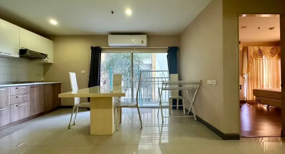 For rent 2 bedrooms condo in Phasi Charoen, Bangkok