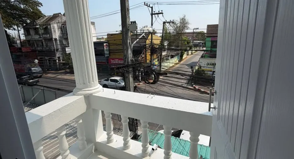 Casa adosada en alquiler de estudio en San Kamphaeng, Chiang Mai