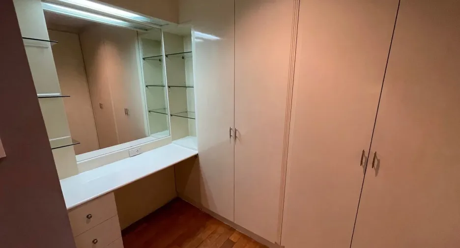 À louer 2 chambres condo à Watthana, Bangkok