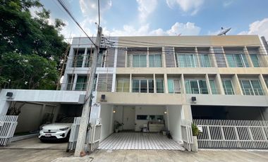 Reihenhaus zur Miete mit 3 Zimmer in Suan Luang, Bangkok