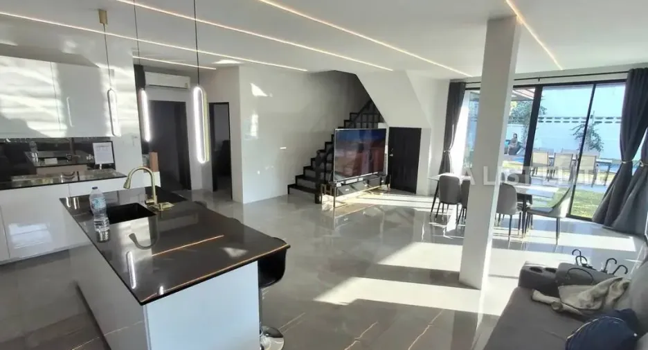 For rent 7 bedrooms house in Bang Lamung, Chonburi