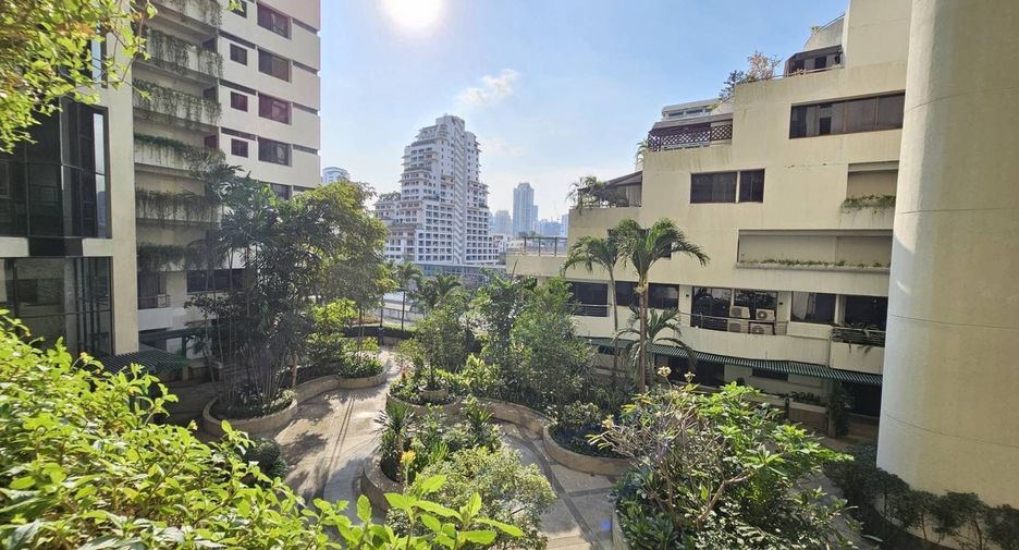 For sale and for rent 2 bedrooms condo in Watthana, Bangkok