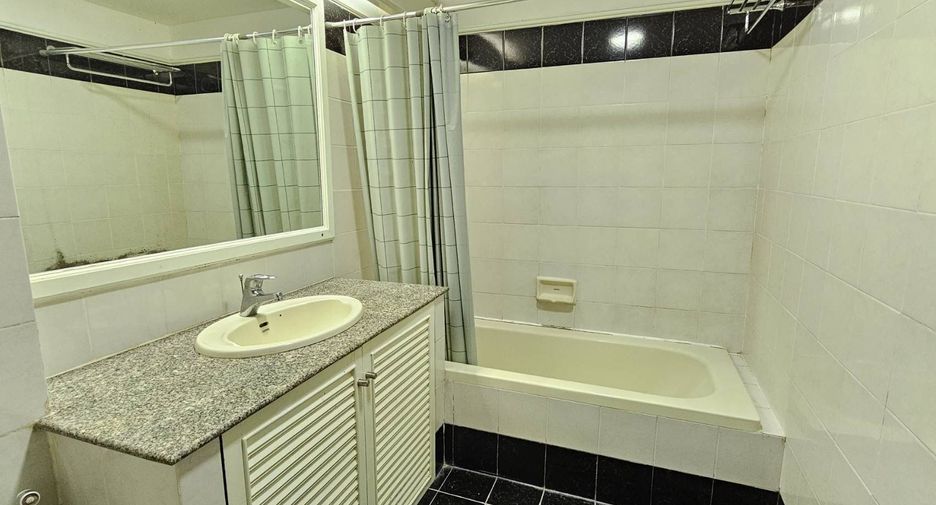 For sale and for rent 2 bedrooms condo in Watthana, Bangkok