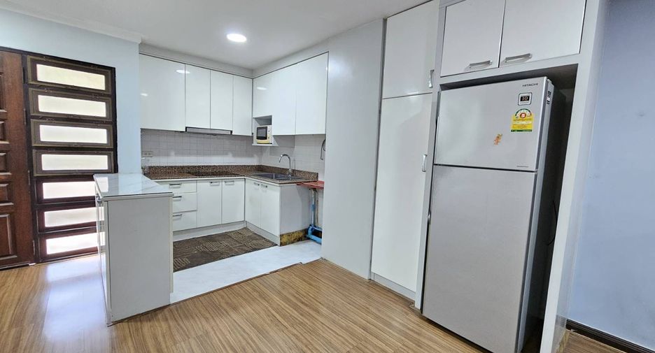 For sale and for rent 2 bedrooms condo in Watthana, Bangkok