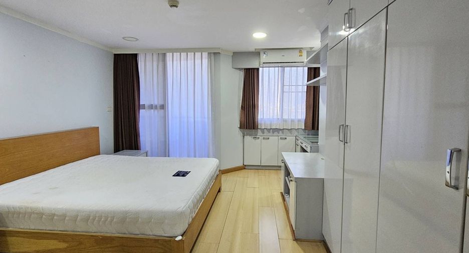 For sale and for rent 2 bedrooms condo in Watthana, Bangkok