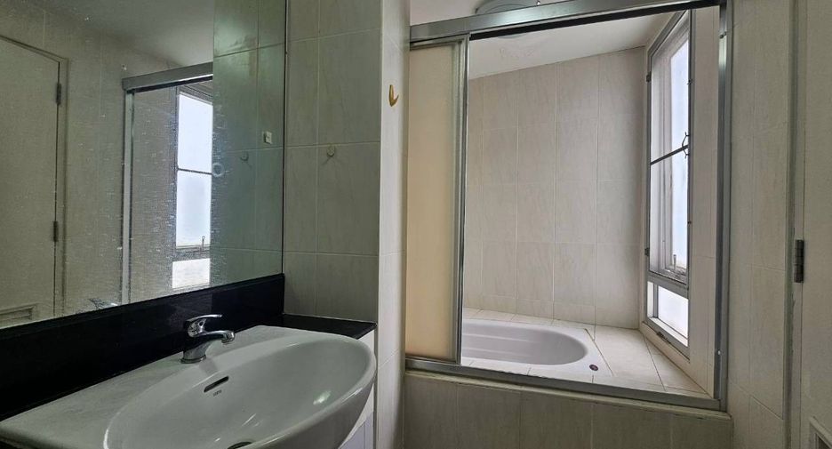 À louer et à vendre 2 chambres condo à Watthana, Bangkok