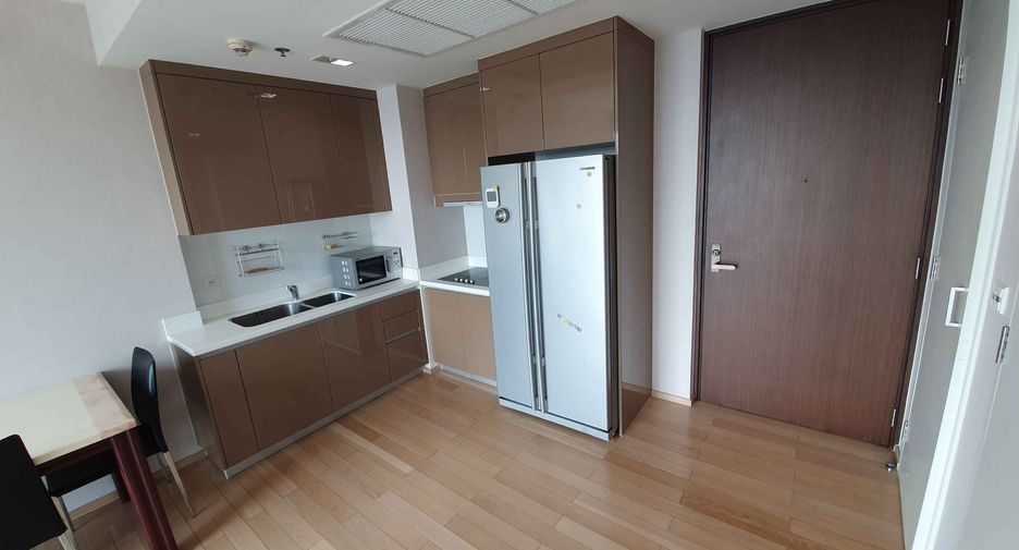 For rent 2 bedrooms condo in Khlong Toei, Bangkok