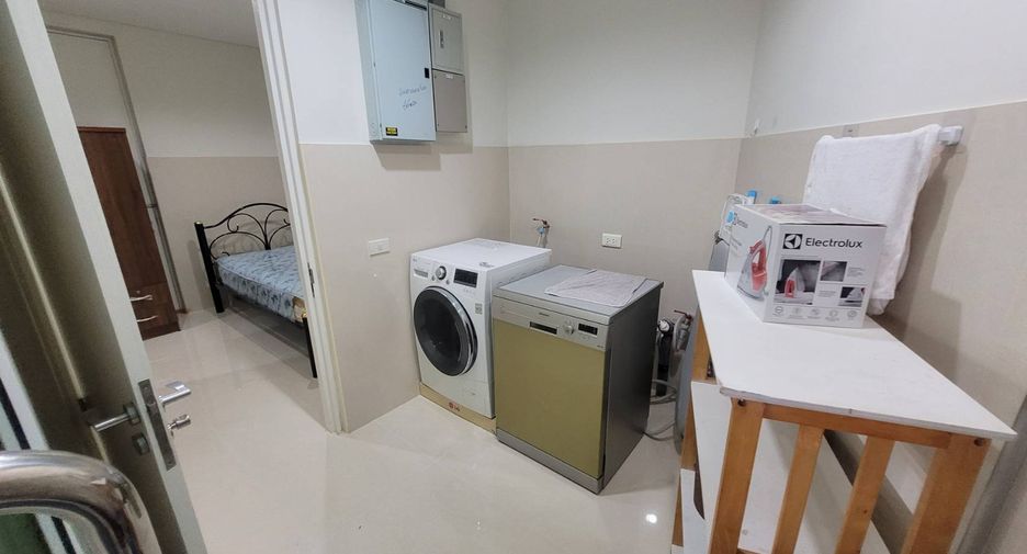 ให้เช่า 3 ห้องนอน คอนโด ใน คลองเตย, กรุงเทพฯ