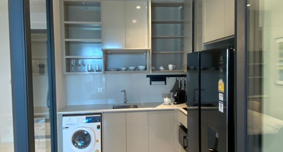 For rent 3 ベッドルーム condo in Sathon, Bangkok