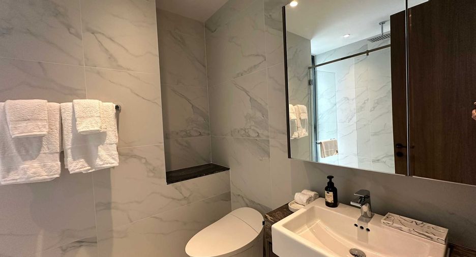 For rent 3 bedrooms condo in Sathon, Bangkok