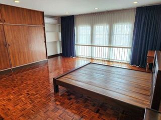 For rent 3 bedrooms condo in Pathum Wan, Bangkok