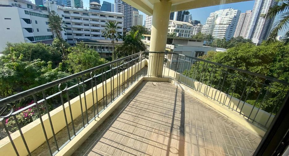 For rent 3 bedrooms condo in Watthana, Bangkok