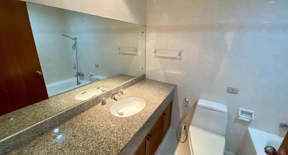 For rent 3 bedrooms condo in Watthana, Bangkok