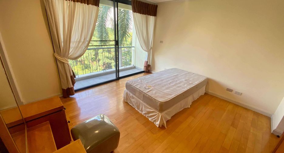 For rent 3 bedrooms condo in Watthana, Bangkok