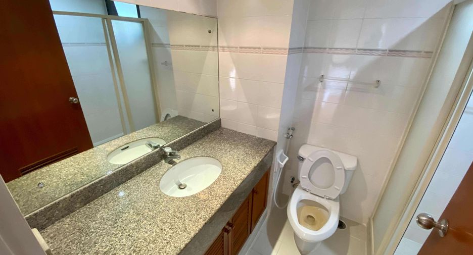 For rent 3 bedrooms condo in Watthana, Bangkok