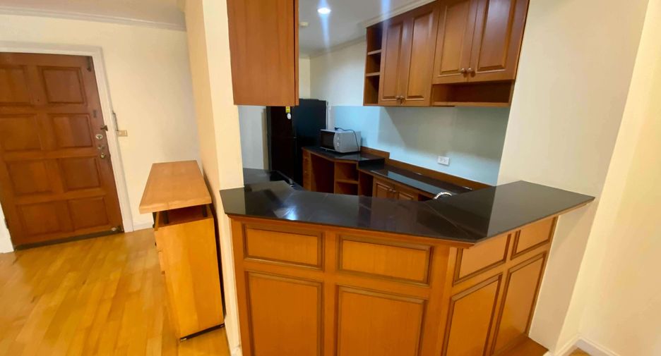 For rent 3 bedrooms condo in Watthana, Bangkok