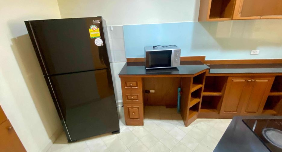 For rent 3 bedrooms condo in Watthana, Bangkok
