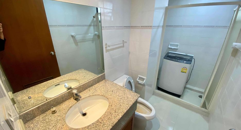 For rent 3 bedrooms condo in Watthana, Bangkok