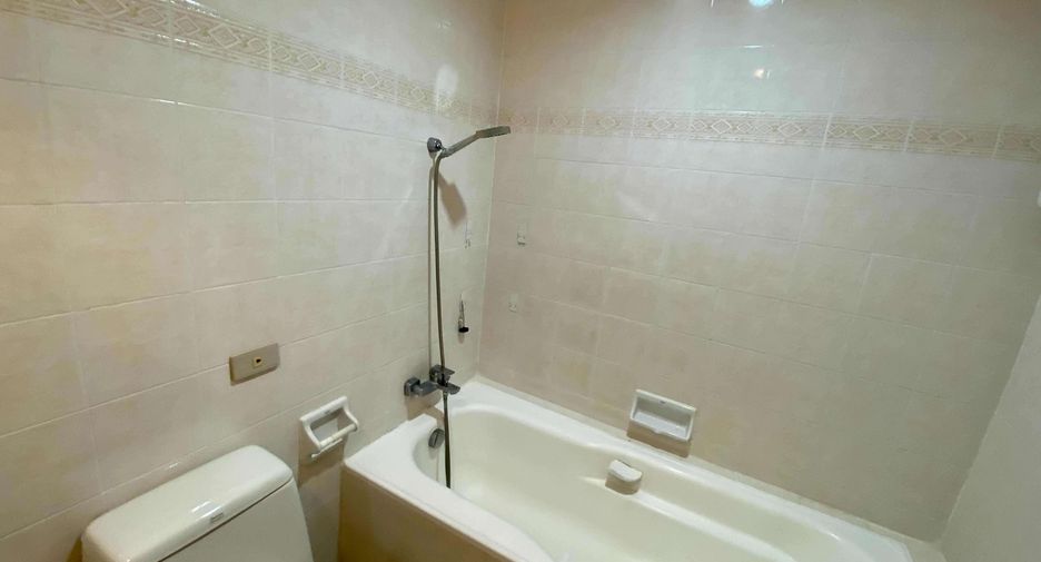 For rent 3 bedrooms condo in Watthana, Bangkok