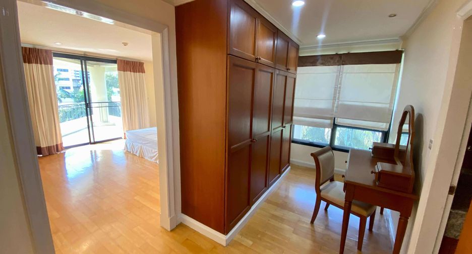 For rent 3 bedrooms condo in Watthana, Bangkok