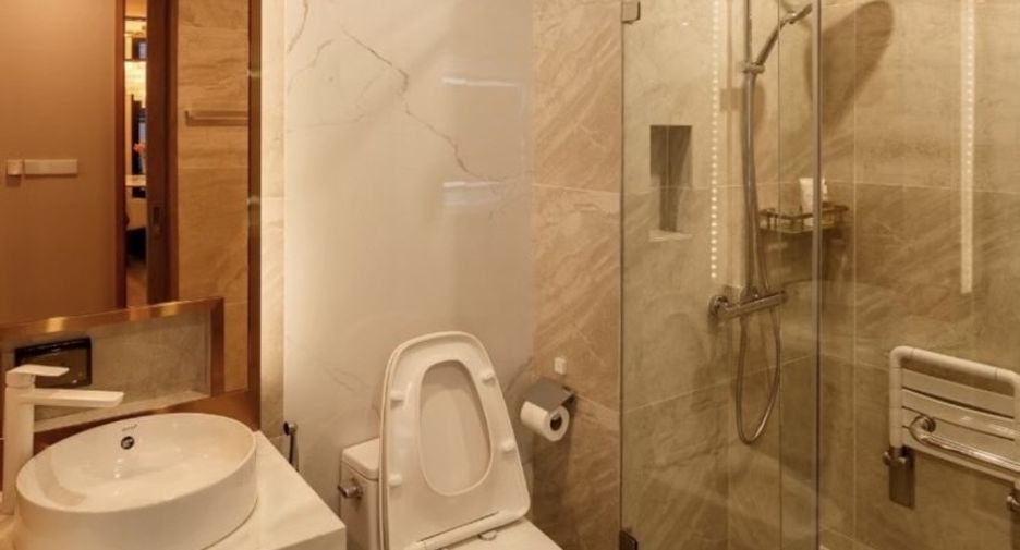 For rent 3 bedrooms condo in Pathum Wan, Bangkok