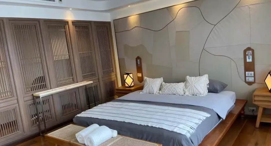 For rent 3 bedrooms condo in Watthana, Bangkok