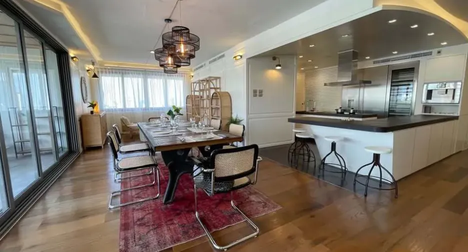For rent 3 bedrooms condo in Watthana, Bangkok