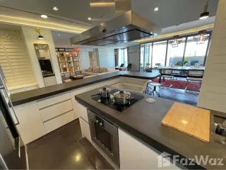 Condo en alquiler de 3 habitaciones en Watthana, Bangkok