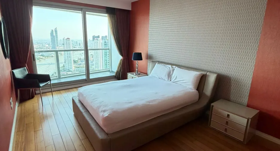 For sale 4 bedrooms condo in Sathon, Bangkok
