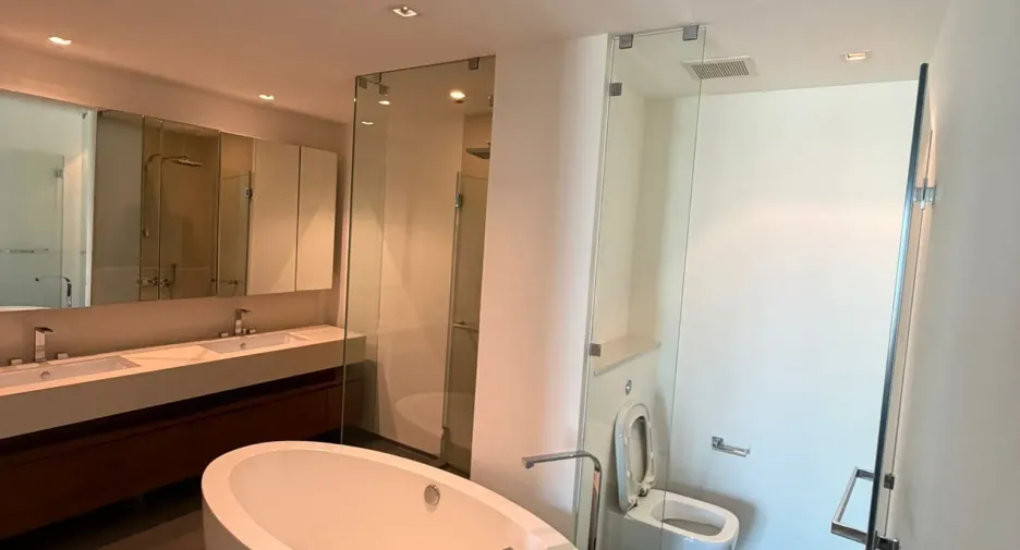For sale 4 bedrooms condo in Sathon, Bangkok