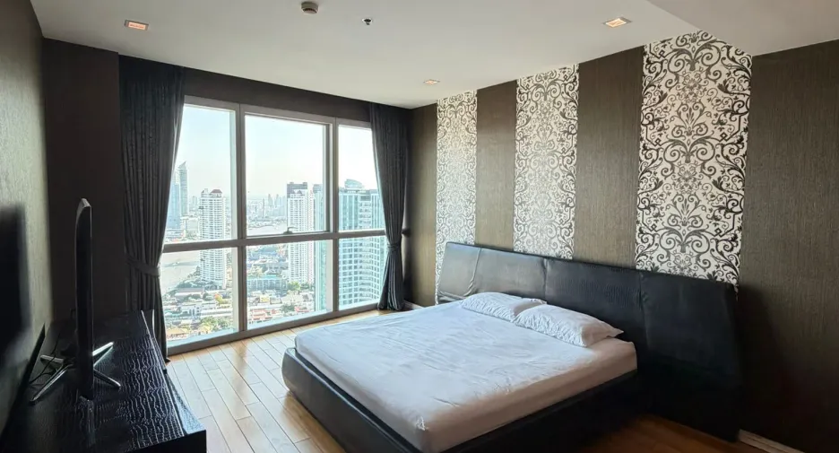 For sale 4 bedrooms condo in Sathon, Bangkok