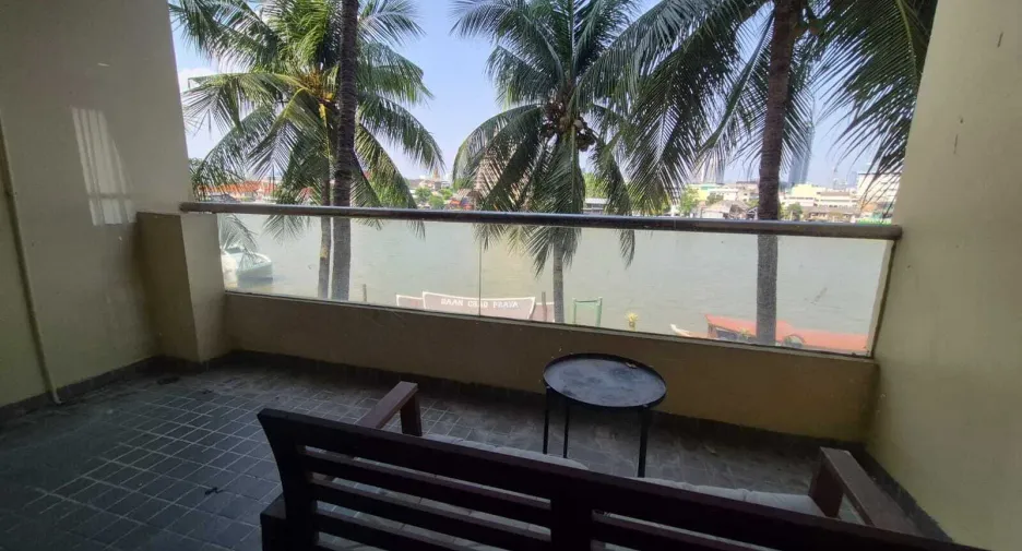 For rent 2 bedrooms condo in Khlong San, Bangkok