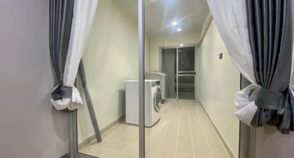 For rent 3 bedrooms condo in Yan Nawa, Bangkok