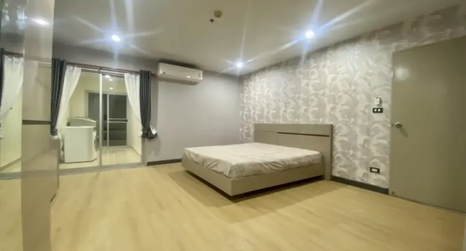For rent 3 bedrooms condo in Yan Nawa, Bangkok