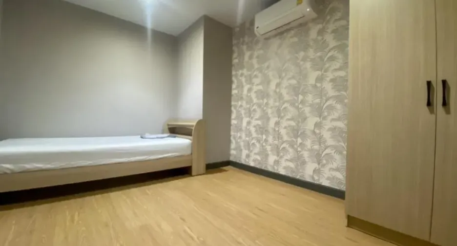 For rent 3 bedrooms condo in Yan Nawa, Bangkok