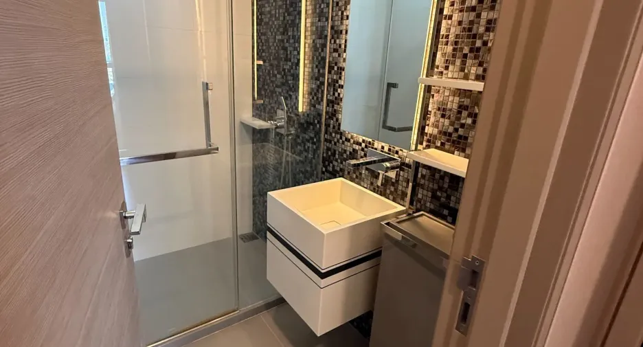 Condo en alquiler de 1 habitaciones en Bang Rak, Bangkok