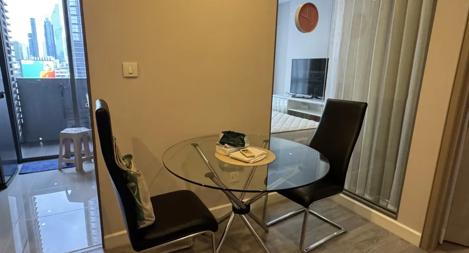 Condo en alquiler de 1 habitaciones en Bang Rak, Bangkok