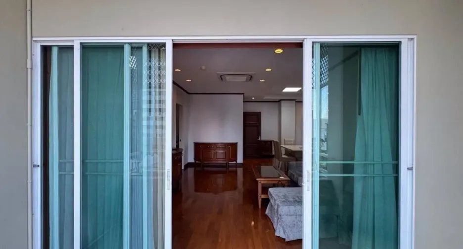 For rent 2 bedrooms apartment in Khlong Toei, Bangkok