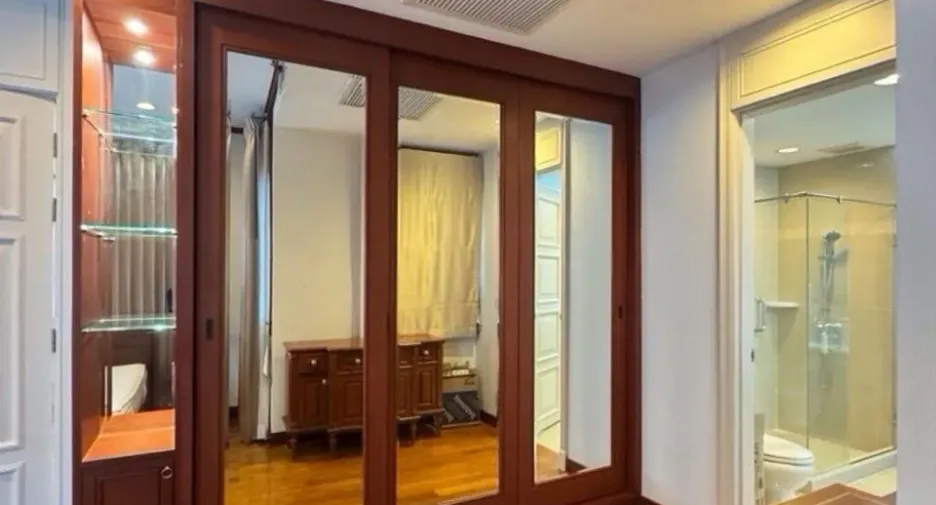 For rent 2 bedrooms apartment in Khlong Toei, Bangkok