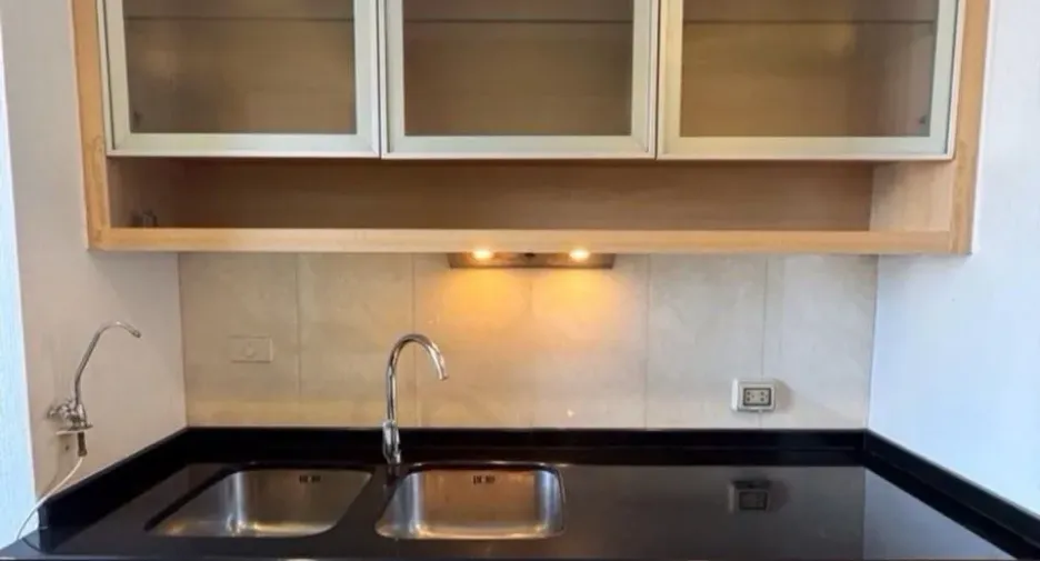 For rent 2 bedrooms apartment in Khlong Toei, Bangkok