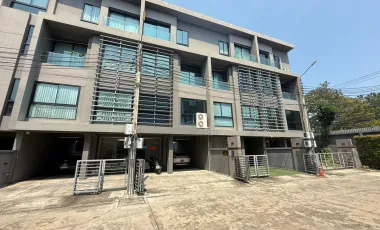 For sale 2 bedrooms townhouse in Bang Kapi, Bangkok